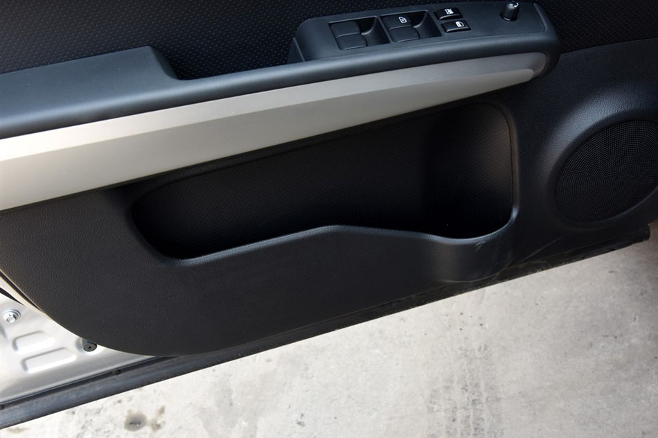 2015款 2.0L 手动两驱领航版 座椅空间