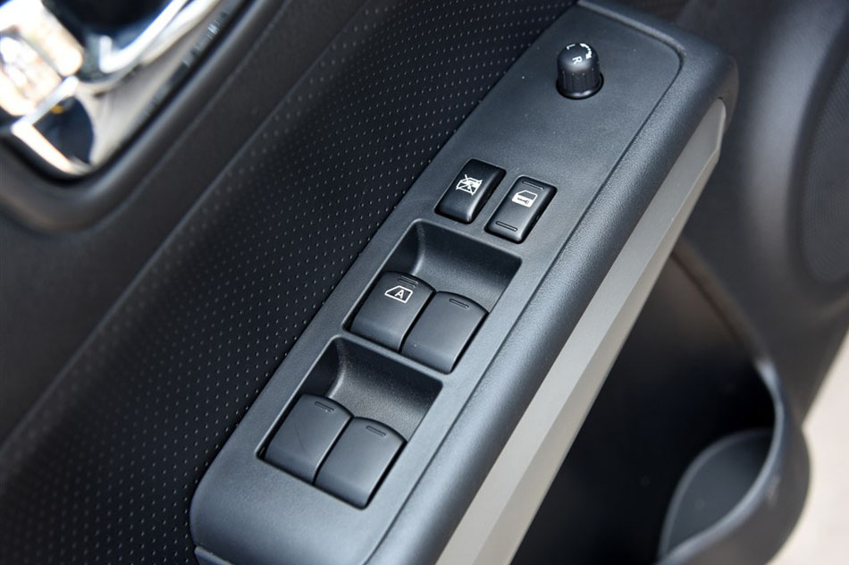 2015款 2.0L 手动两驱领航版 座椅空间