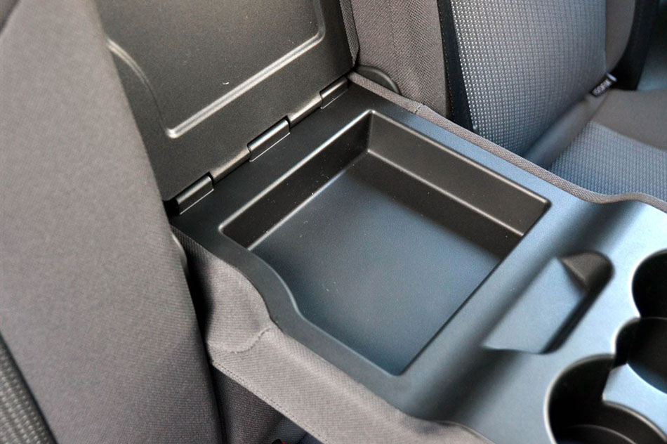 2015款 2.0T 手动舒适型 座椅空间