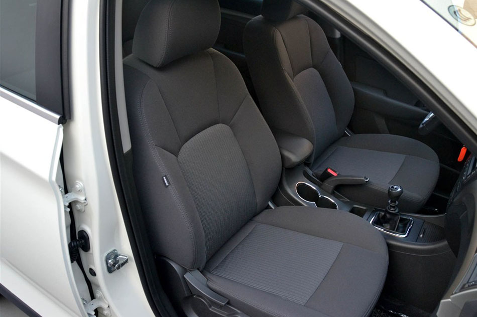 2015款 2.0T 手动舒适型 座椅空间