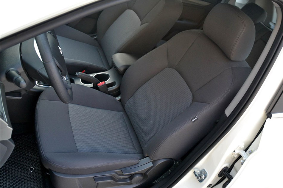 2015款 2.0T 手动舒适型 座椅空间