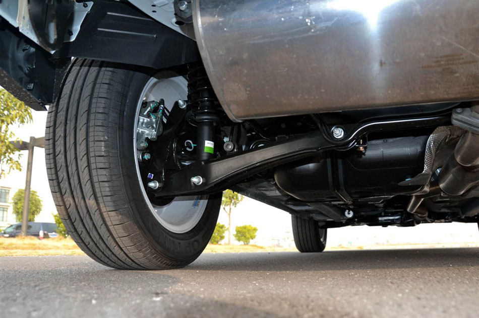 2015款 2.0T 手动舒适型 引擎底盘