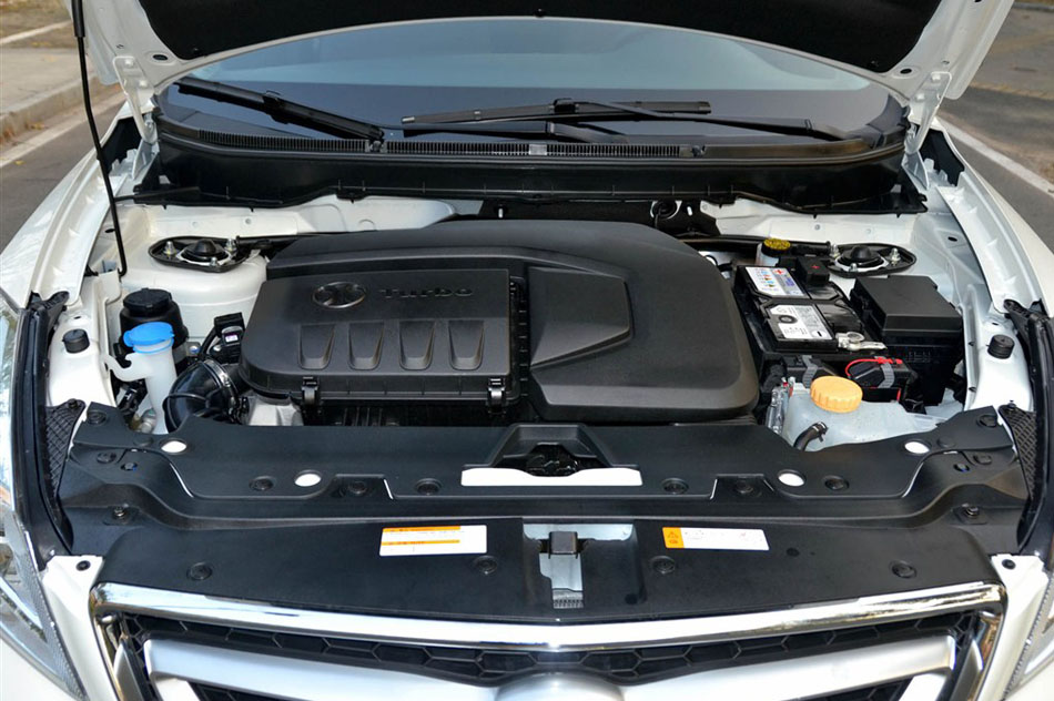 2015款 2.0T 手动舒适型 引擎底盘