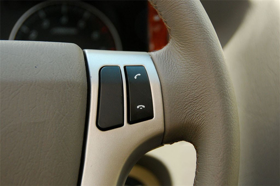 2010款 2.0L MT 睿翔豪华型 内饰