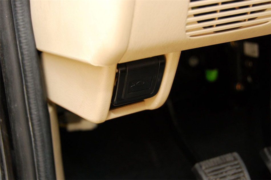 2010款 2.0L MT 睿翔豪华型 内饰