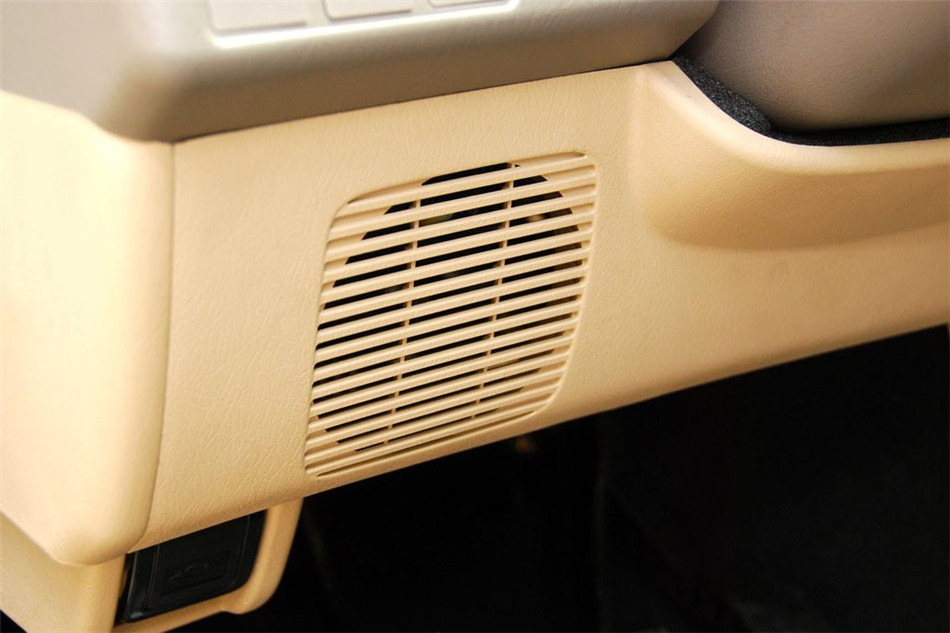 2010款 2.0L MT 睿翔豪华型 内饰