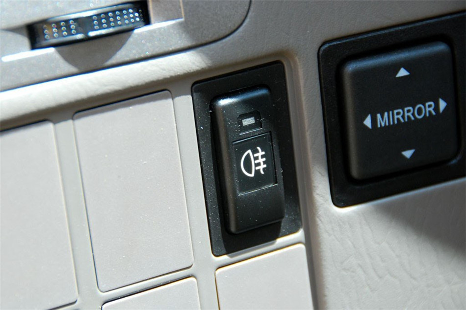 2010款 2.0L MT 睿翔豪华型 内饰