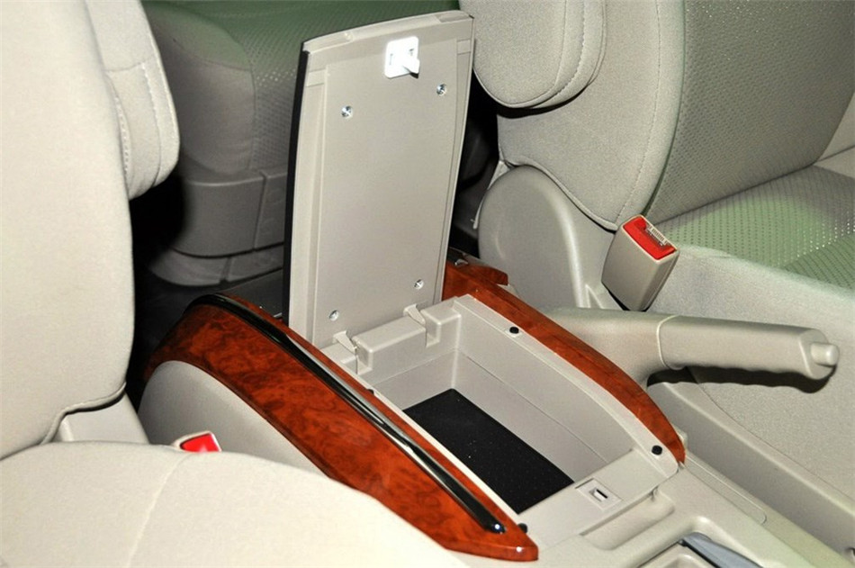 2010款 2.0L MT 睿翔豪华型 座椅空间