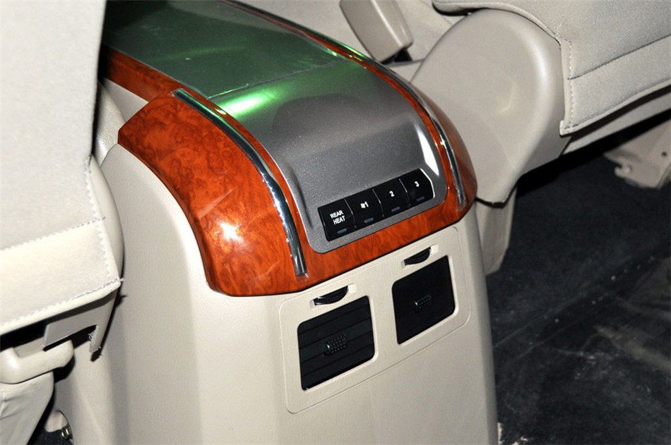 2010款 2.0L MT 睿翔豪华型 座椅空间