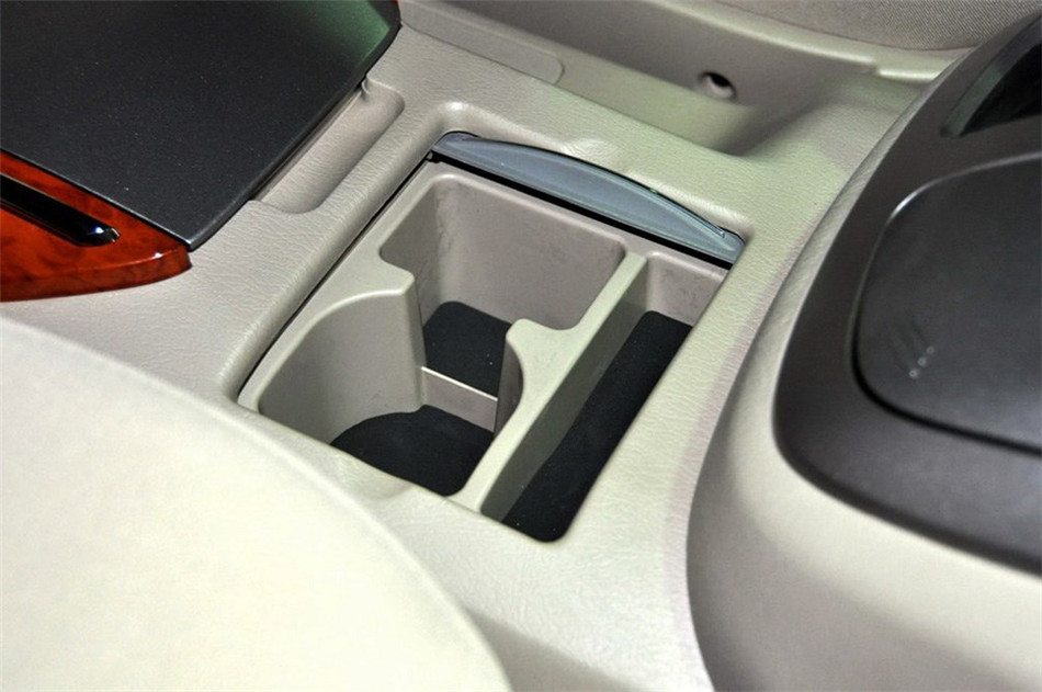 2010款 2.0L MT 睿翔豪华型 座椅空间