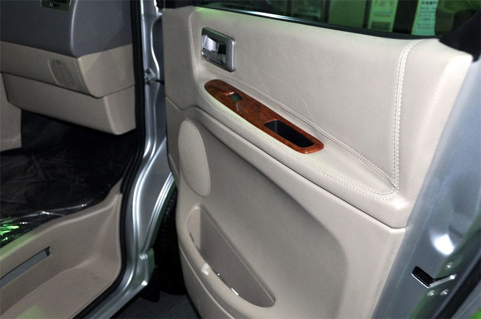 2010款 2.0L MT 睿翔豪华型 座椅空间