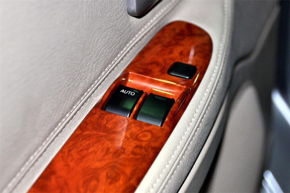 2010款 2.0L MT 睿翔豪华型 座椅空间