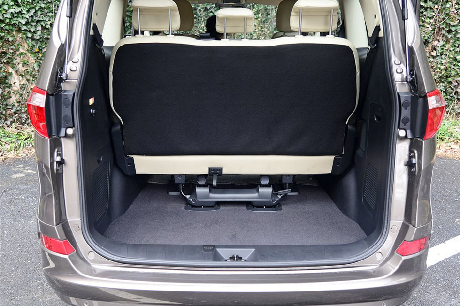 2015款 2.0T 自动旗舰型 座椅空间