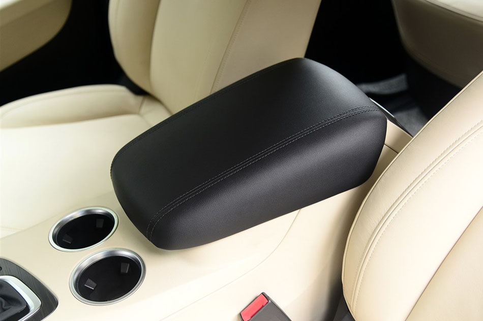 2015款 2.0T 自动旗舰型 座椅空间