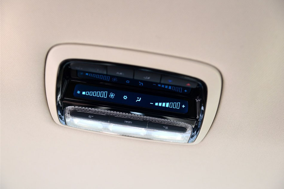 2015款 2.0T 自动旗舰型 座椅空间