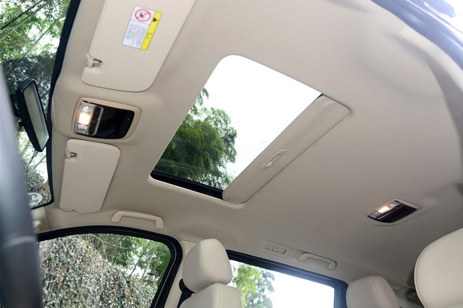 2015款 2.0T 自动旗舰型 座椅空间