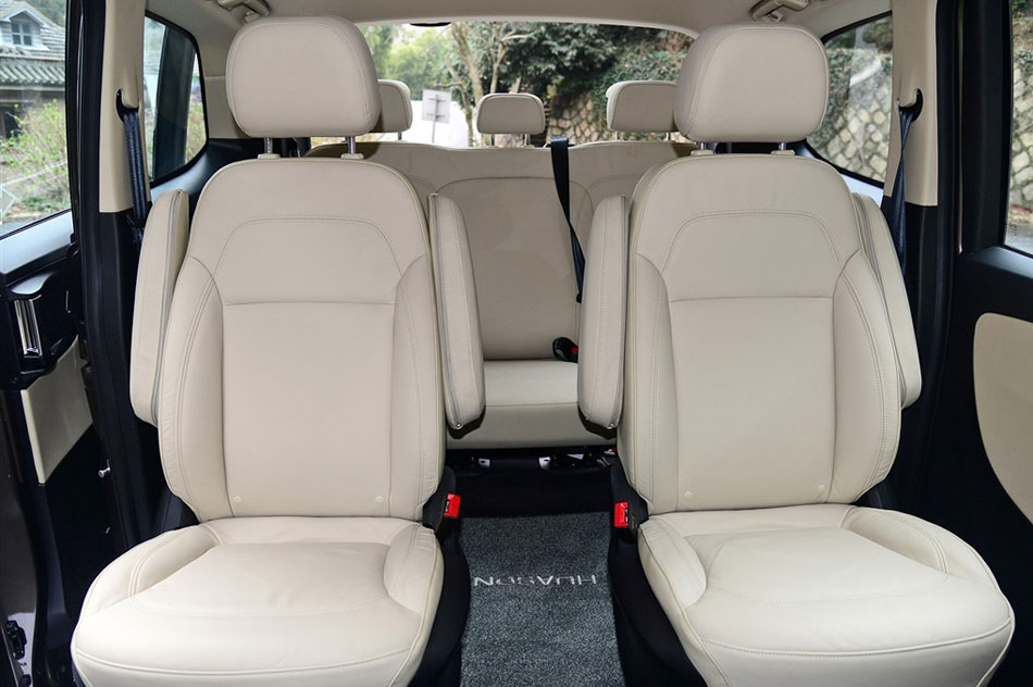 2015款 2.0T 自动旗舰型 座椅空间