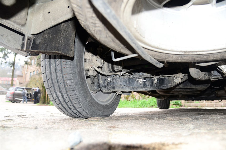 2015款 2.0T 自动旗舰型 引擎底盘