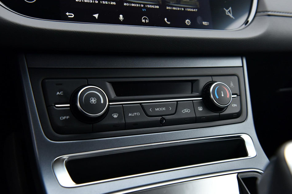 2018款 1.5L CVT尊贵型 内饰