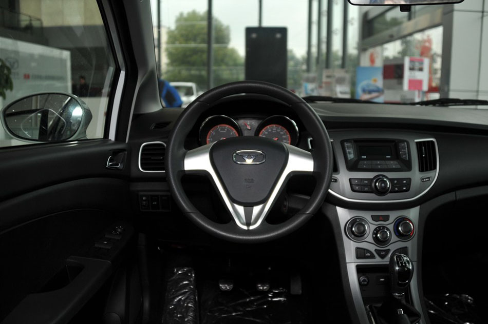 2015款 1.5L 手动黄钻版 内饰