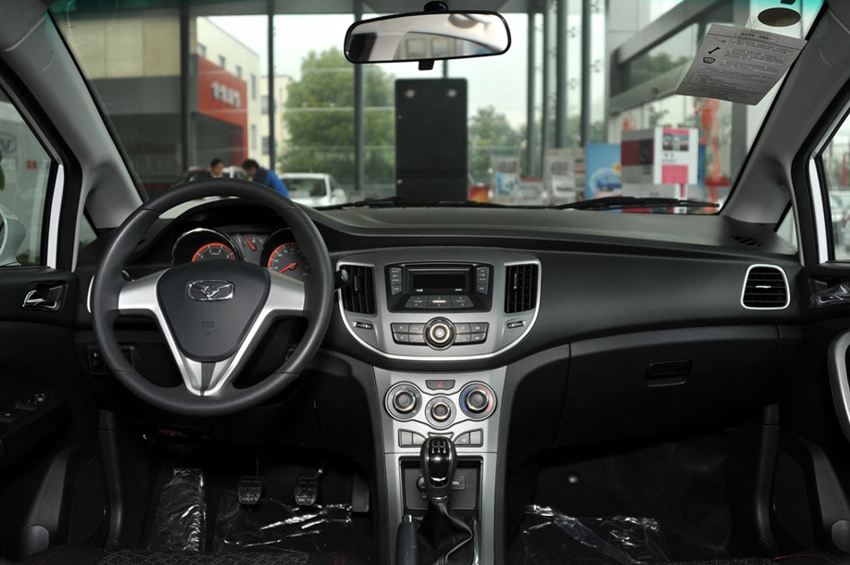 2015款 1.5L 手动黄钻版 内饰