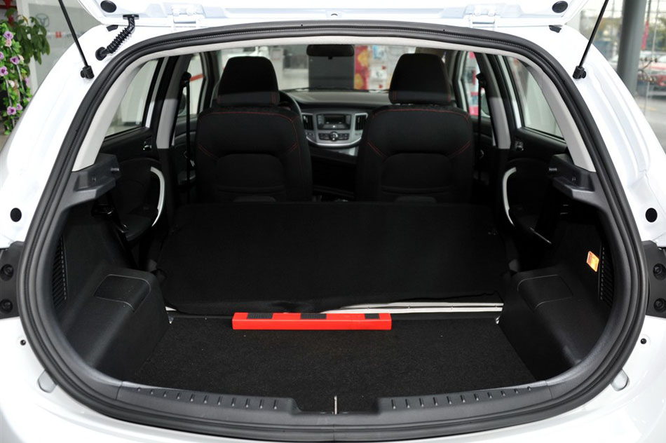 2015款 1.5L 手动黄钻版 座椅空间