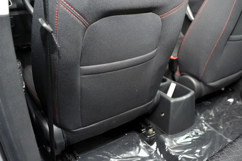 2015款 1.5L 手动黄钻版 座椅空间