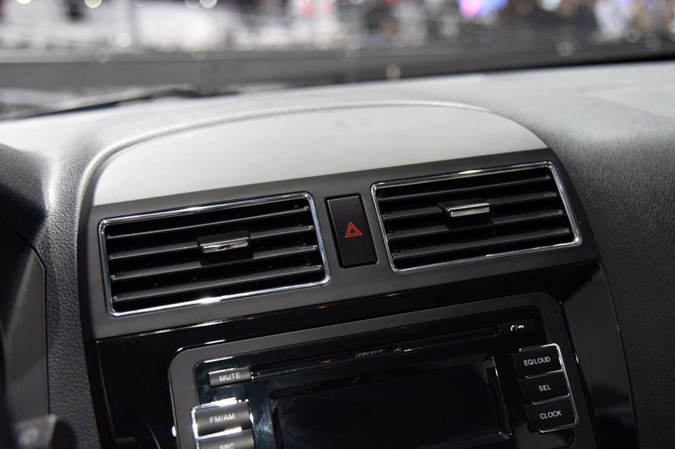 2015款 1.6L CVT豪华型 内饰