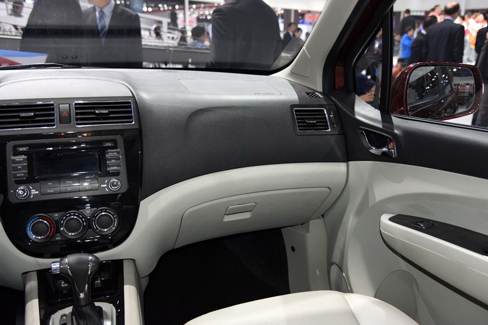 2015款 1.6L CVT豪华型 内饰