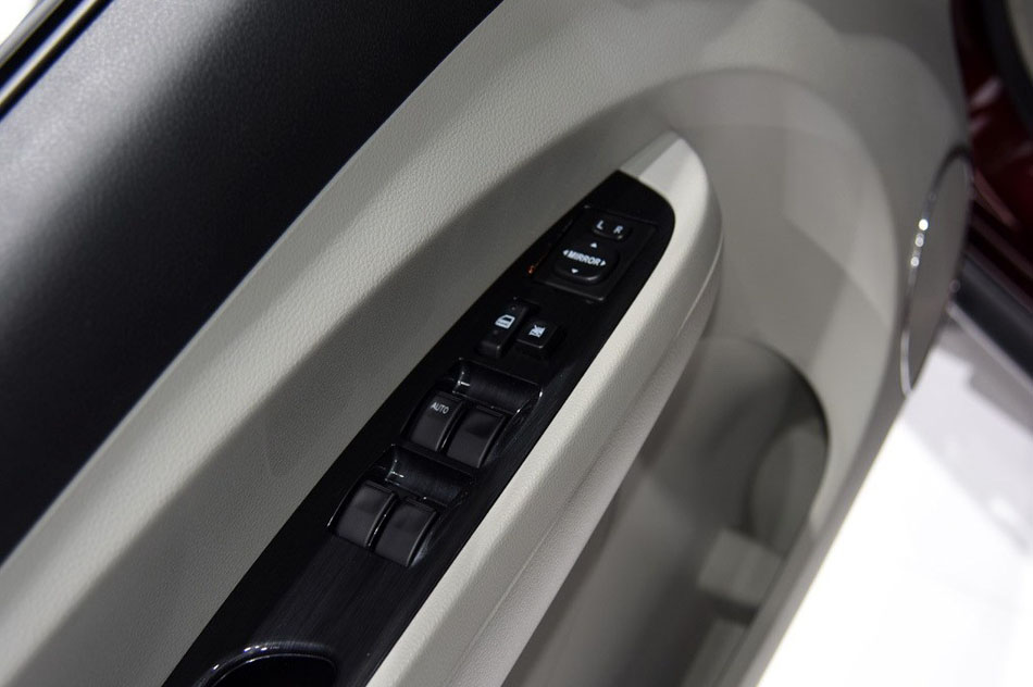 2015款 1.6L CVT豪华型 座椅空间