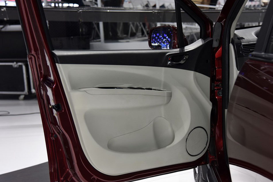 2015款 1.6L CVT豪华型 座椅空间