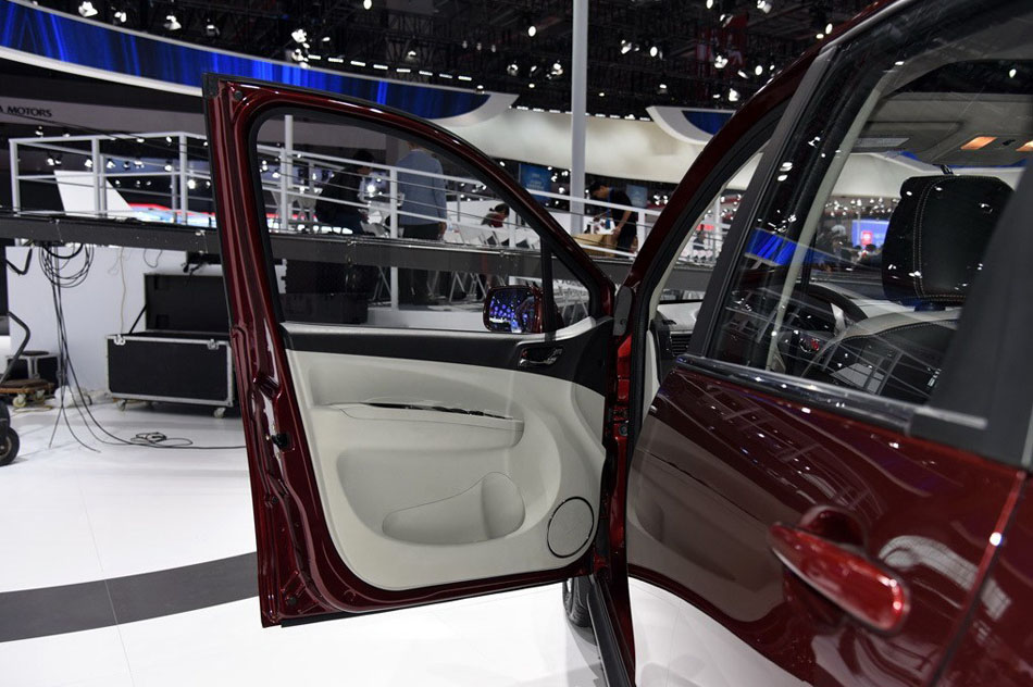 2015款 1.6L CVT豪华型 座椅空间