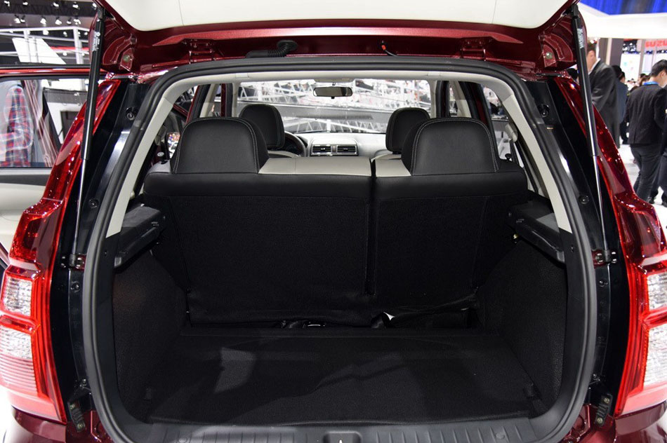 2015款 1.6L CVT豪华型 座椅空间