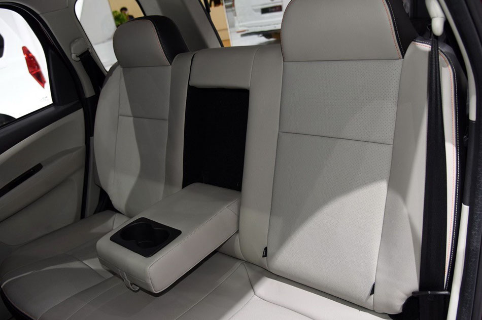2015款 1.6L CVT豪华型 座椅空间