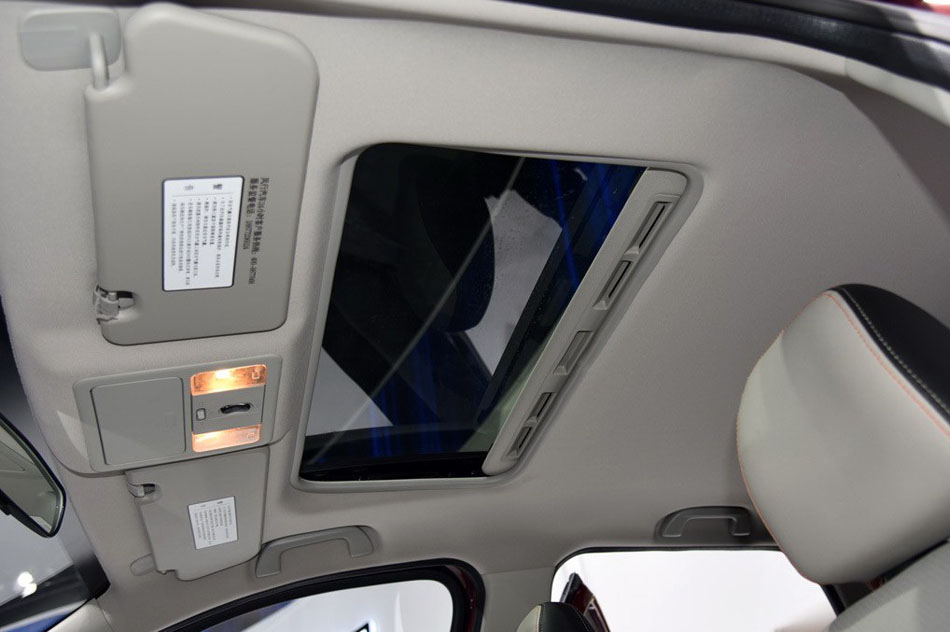 2015款 1.6L CVT豪华型 座椅空间