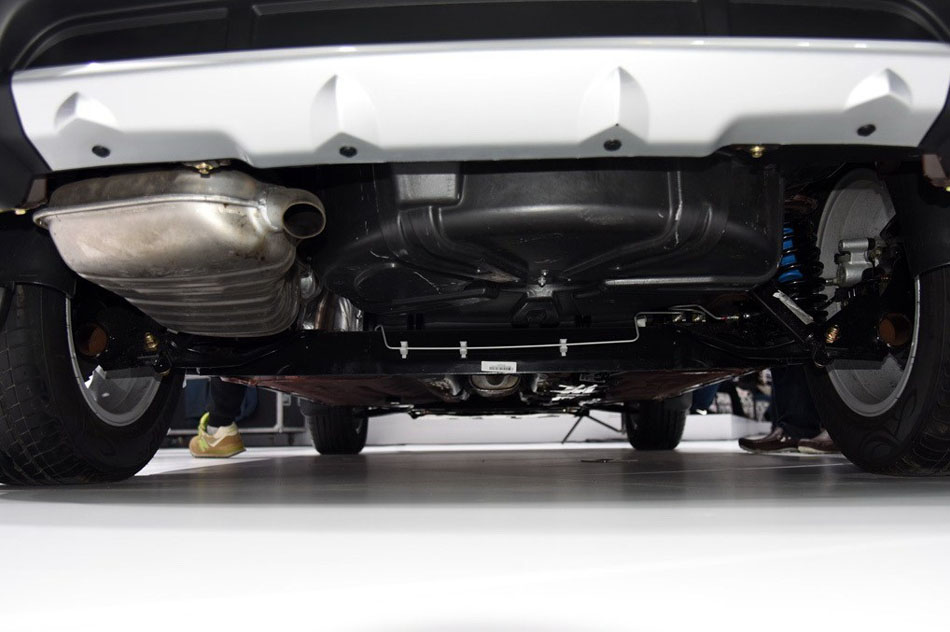 2015款 1.6L CVT豪华型 引擎底盘