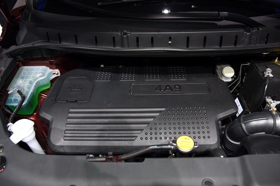 2015款 1.6L CVT豪华型 引擎底盘