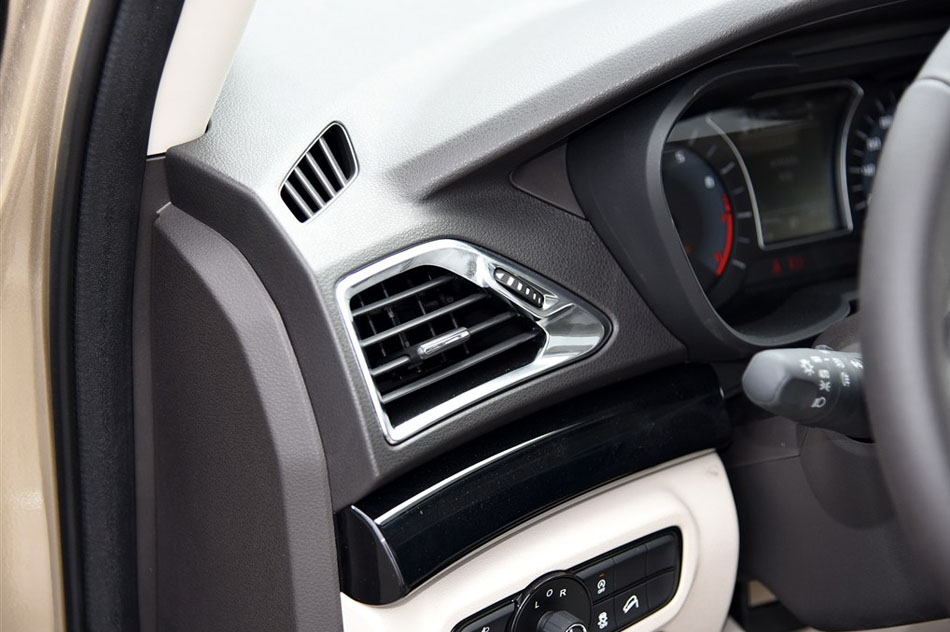 2015款 200T G-DCT尊贵版 内饰
