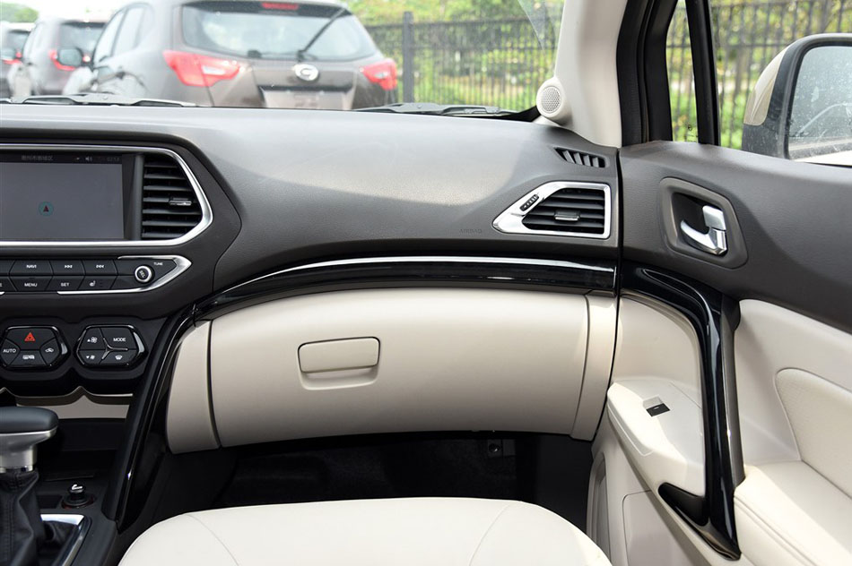 2015款 200T G-DCT尊贵版 内饰