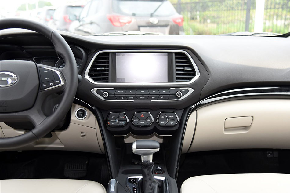 2015款 200T G-DCT尊贵版 内饰