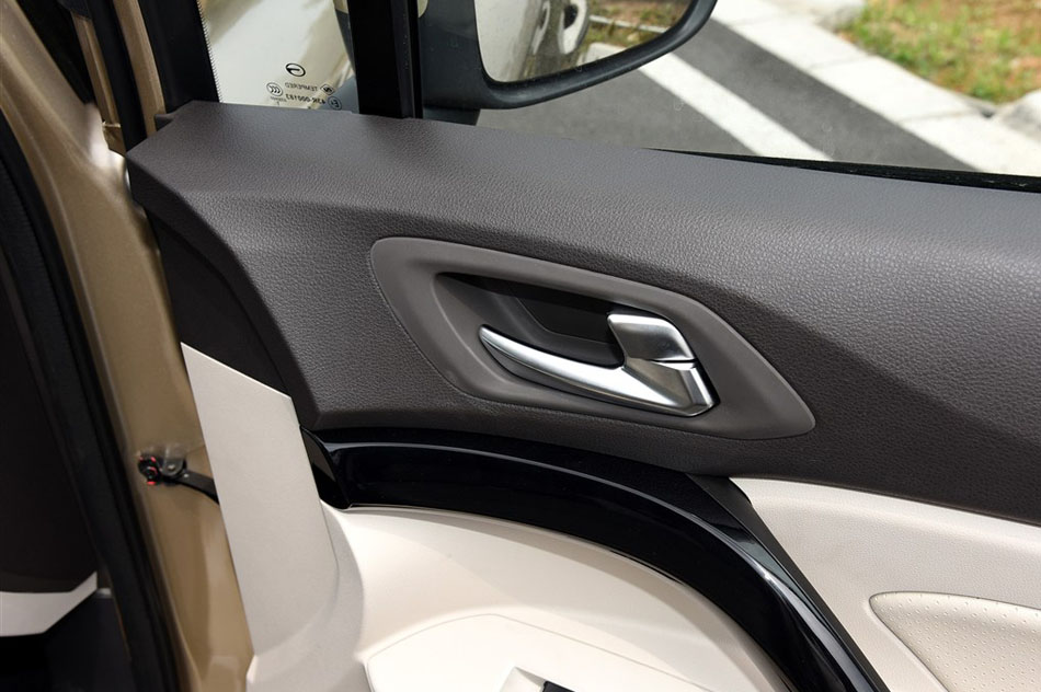 2015款 200T G-DCT尊贵版 座椅空间