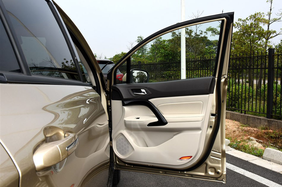 2015款 200T G-DCT尊贵版 座椅空间