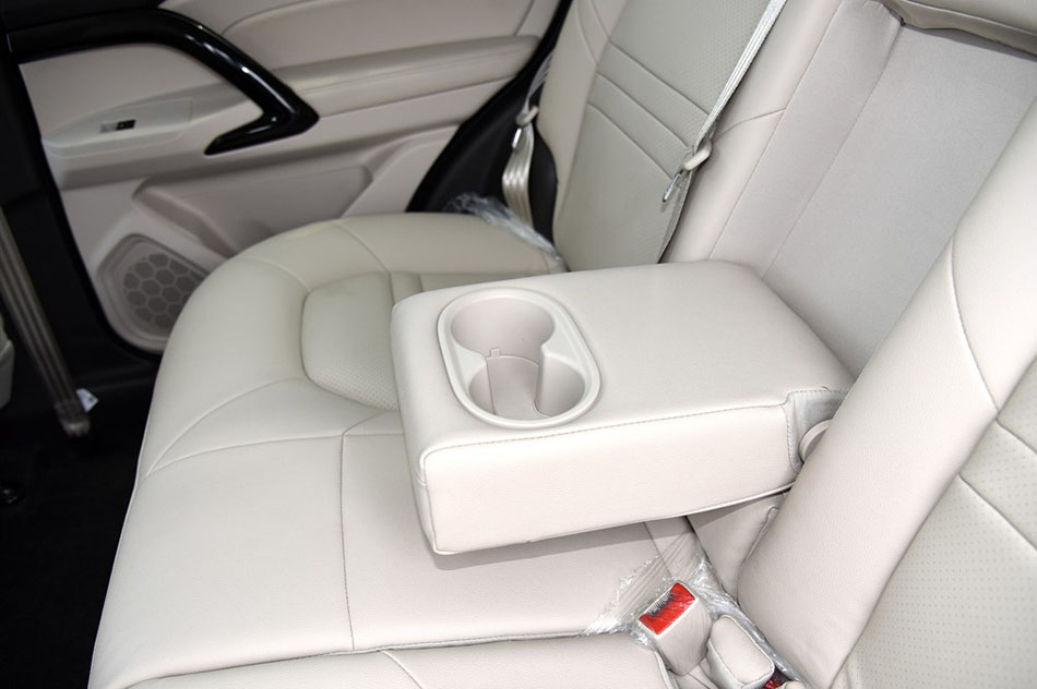2015款 200T G-DCT尊贵版 座椅空间