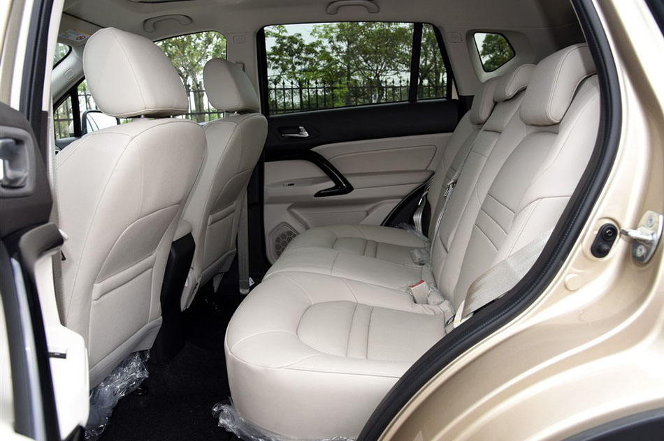 2015款 200T G-DCT尊贵版 座椅空间