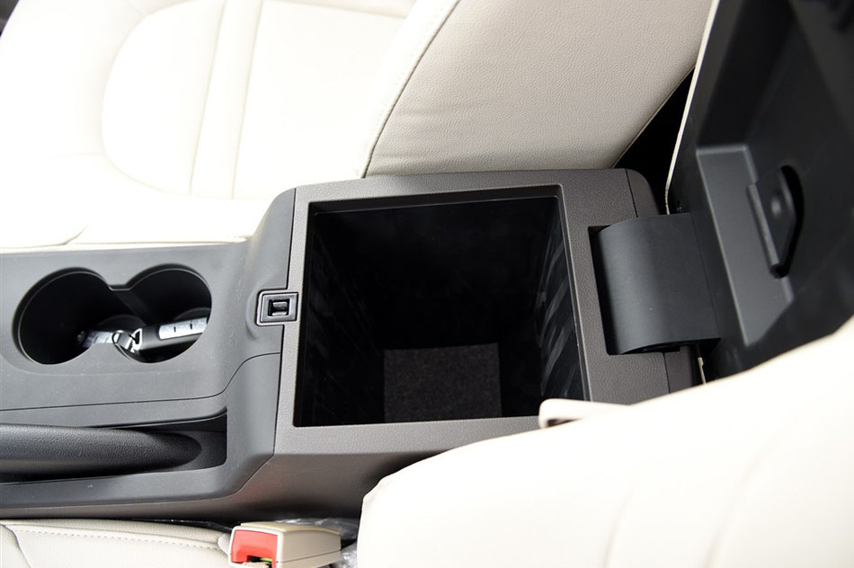 2015款 200T G-DCT尊贵版 座椅空间