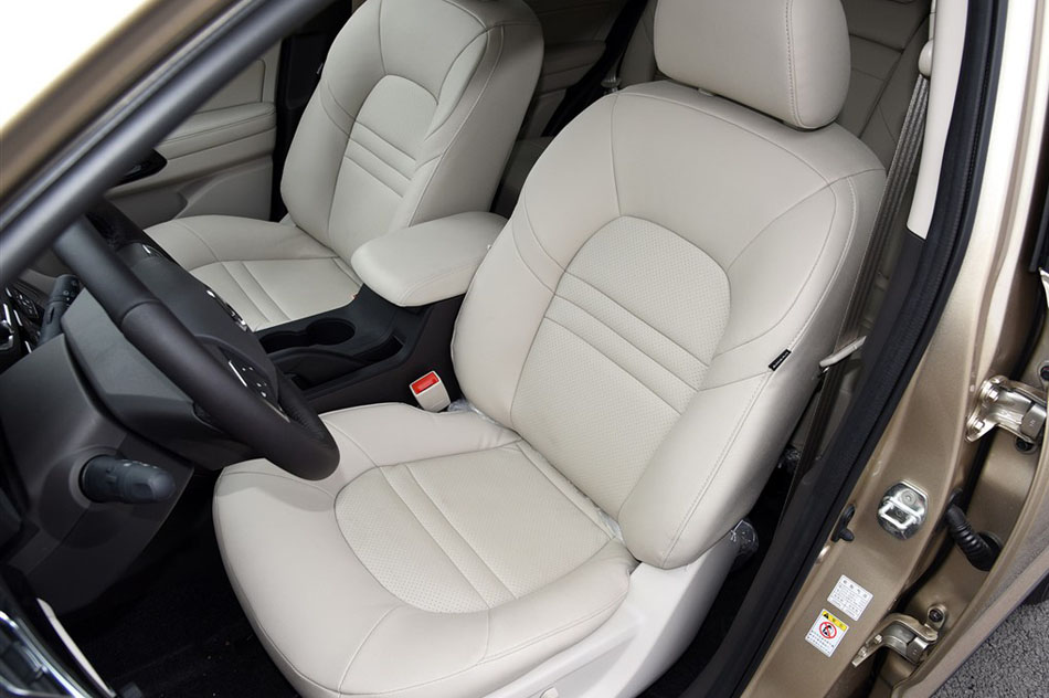 2015款 200T G-DCT尊贵版 座椅空间