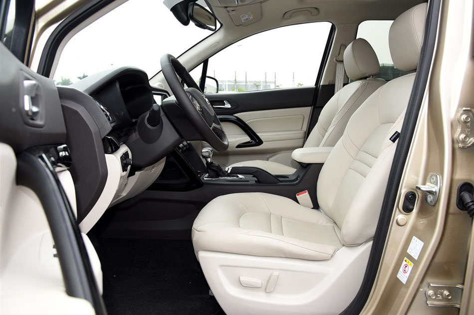 2015款 200T G-DCT尊贵版 座椅空间
