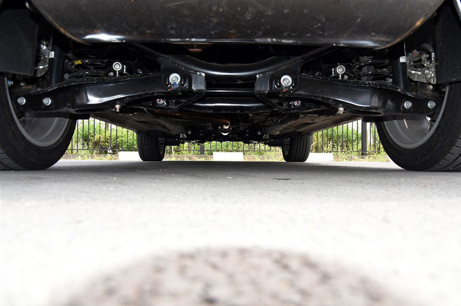 2015款 200T G-DCT尊贵版 引擎底盘