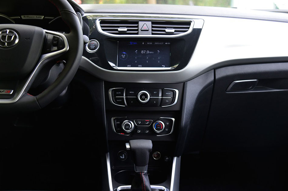 2015款 1.5T 自动旗舰型 内饰