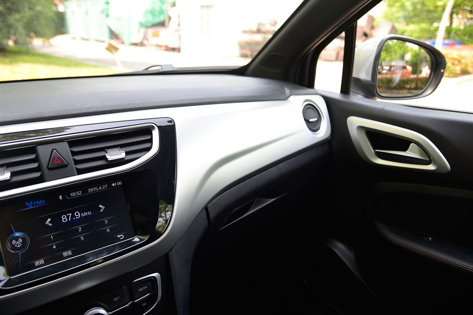 2015款 1.5T 自动旗舰型 内饰